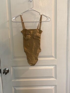 Skims Kim Kardashian Women’s Sculpting Shapewear Bodysuit Medium New without Tag